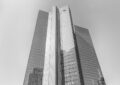 Hochhaus schwarzweiss