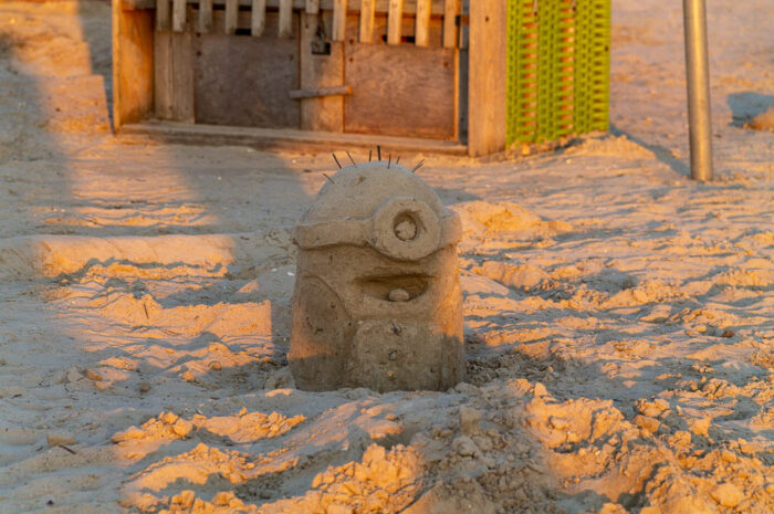 Sand-Kunst: Strandfiguren in Norddeich 2015