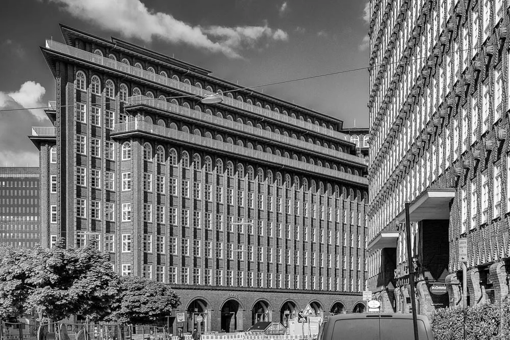Chilehaus Hamburg lange Fassade Backstein-Expressionismus Rhythmus Kontorhausviertel UNESCO